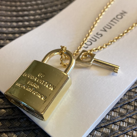 Louis Vuitton Lock & Key Necklace with box - Picture 3 of 17